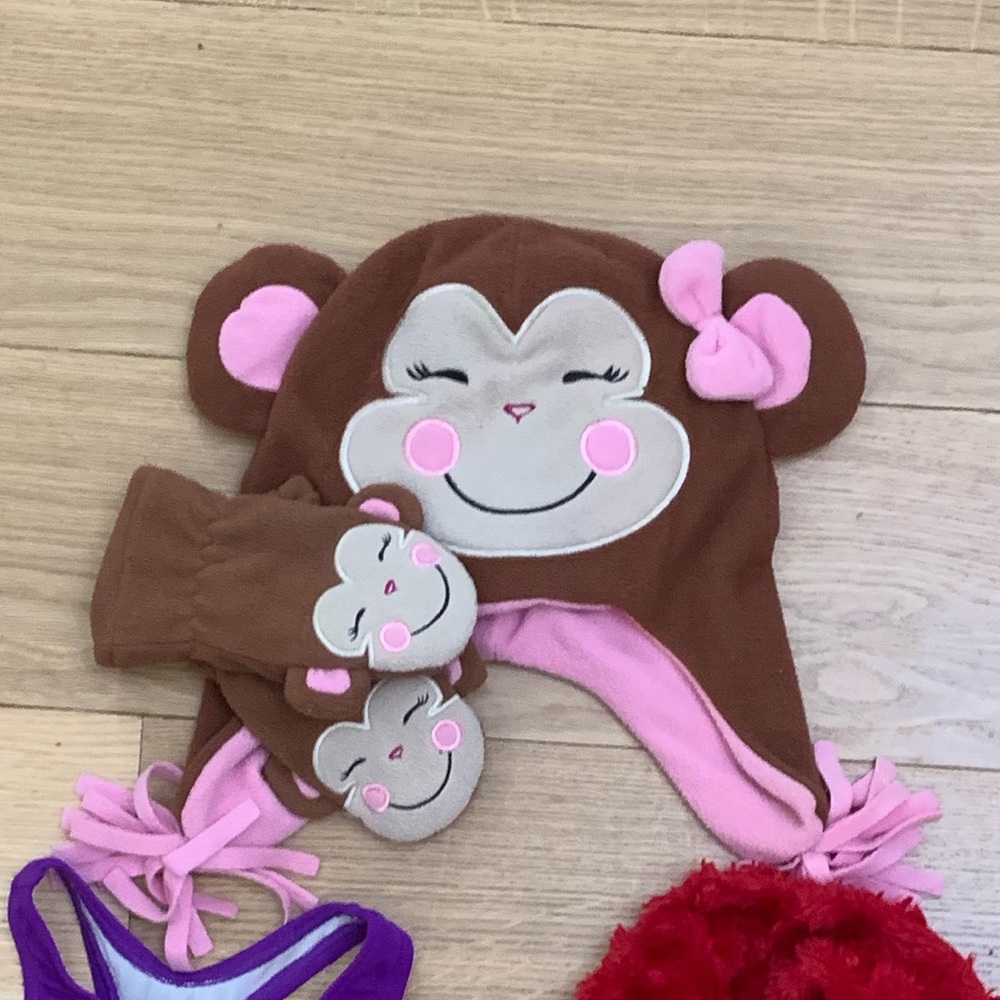 Fleece monkey hat and mittens